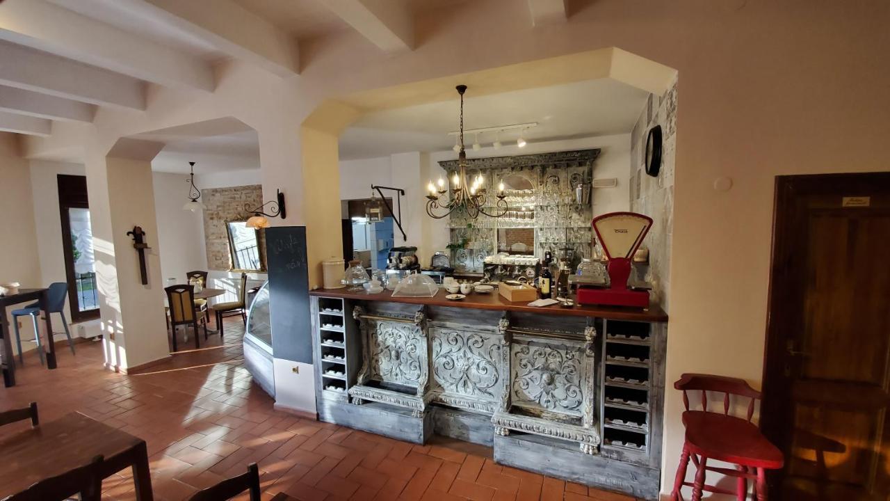 Baronka Bed & Breakfast & Bistrot Betliar Extérieur photo